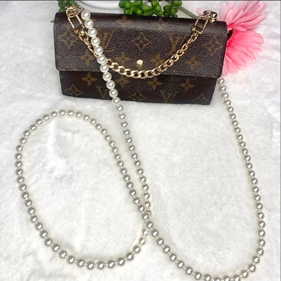 Louis Vuitton Handbags - 🌺 Louis Vuitton Long Portefeuille Sarah Wallet on Chain Pre-owned WOC